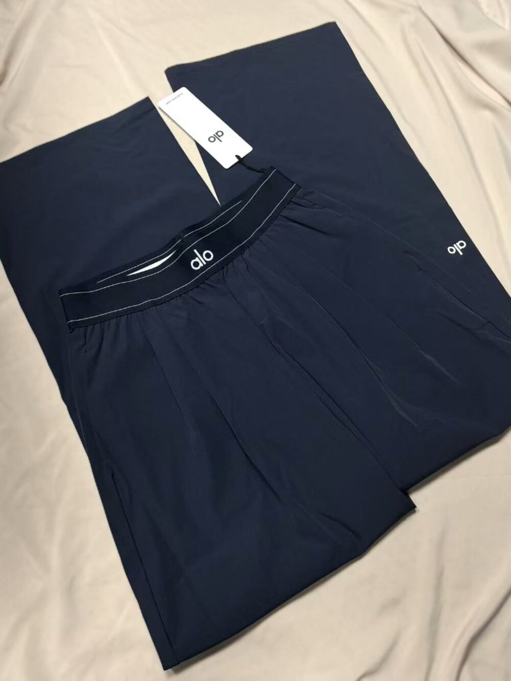 Brand new Alo Yoga Suit Up Navy Pants Regular  30-inch inseam loose-fit trousers - Picture 10 of 12
